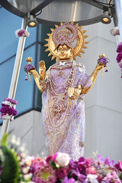 Tags Result: pray | Ratchaprasong District Bangkok